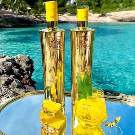 Au Vodka Pineapple Crush 70cl 35.2% ABV